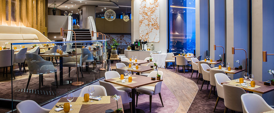 Radisson Blu Hotel Lyon ★★★★ - New heights of style and elegance in picturesque Vieux-Lyon. - Lyon, France