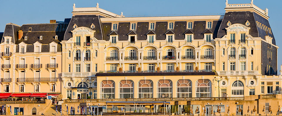 Le Grand Hôtel Cabourg - MGallery ★★★★★ - Luxe & charme Belle Époque sur la plage des Romantiques. - Cabourg, France