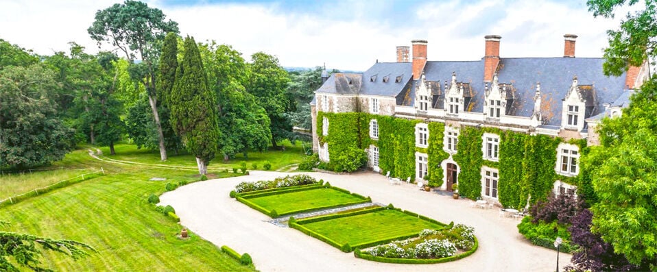 Château de l'Epinay - Chic chateau with shimmering opulence in France - Maine-et-Loire, France