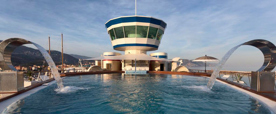 Yacht Club Marina di Loano - Un hôtel pour naviguer au cœur d’une Marina. - Ligurie, Italie
