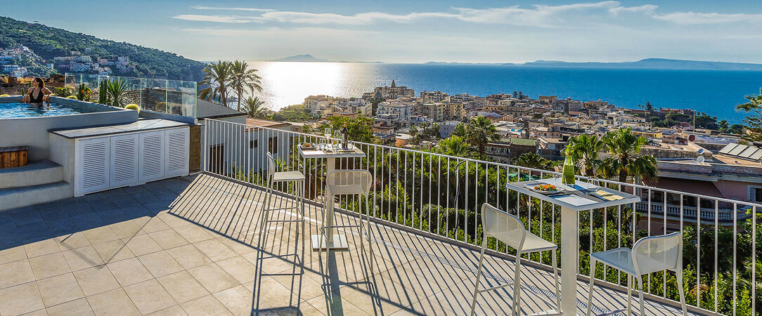 Domo 20 - A modern and sophisticated address overlooking the Gulf of Naples. - Naples, Italy